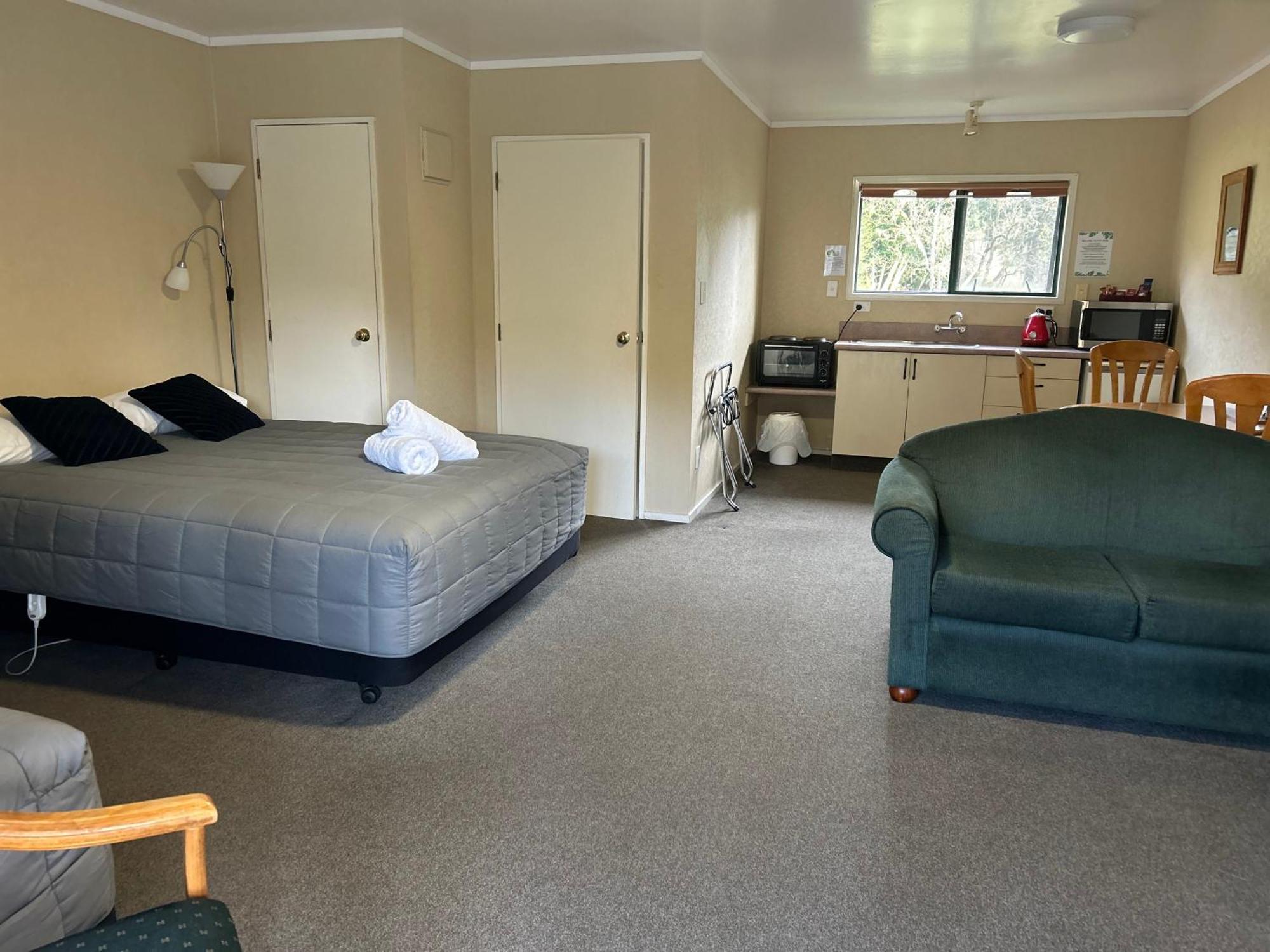 Kiwi Park Motels Мерчісон Екстер'єр фото